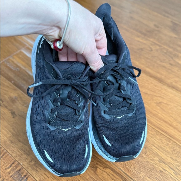 Hoka One One Clifton 8 Running Shoes Women’s Size 7B Black/White - Picture 6 of 10
